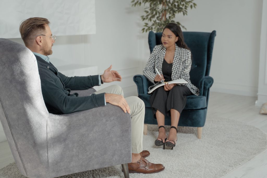 Man and woman sitting during a stay interview