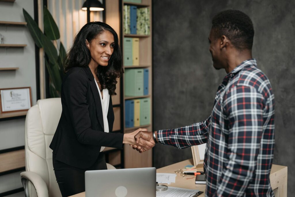 manager in new leadership role having a one-on-one discussion with an employee