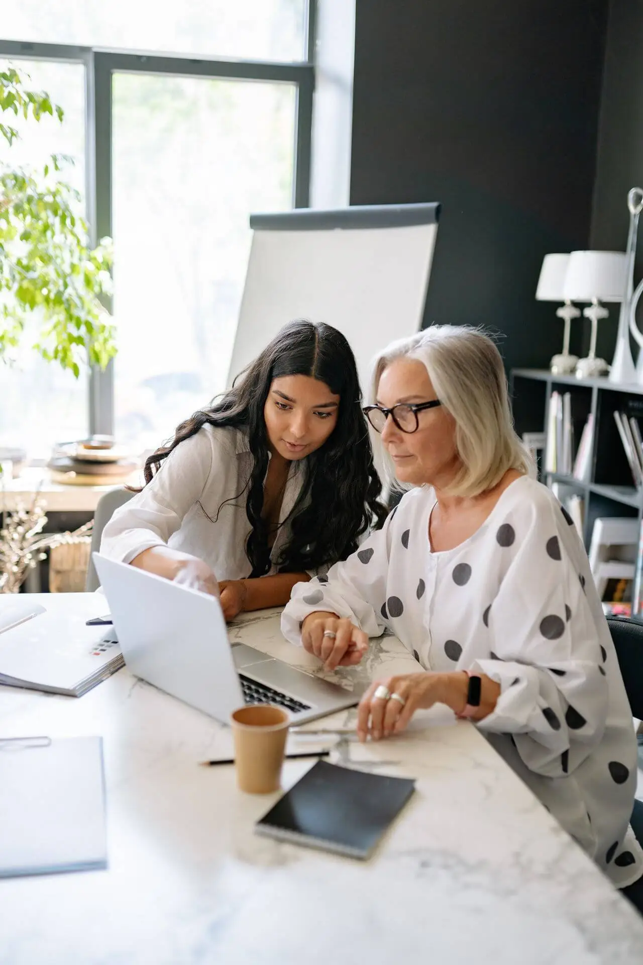 manager and employee engaged in communication