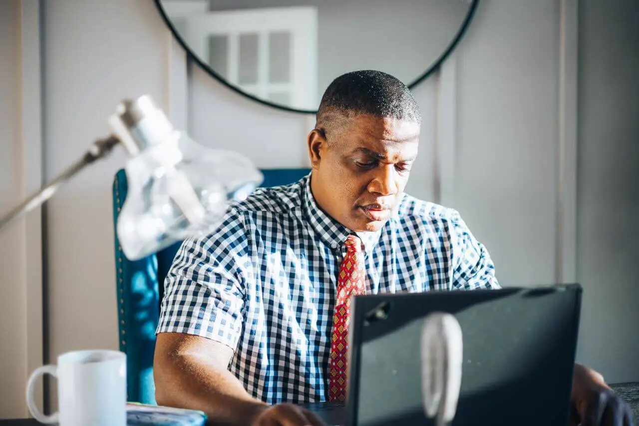 manager-working-on-computer-in-office